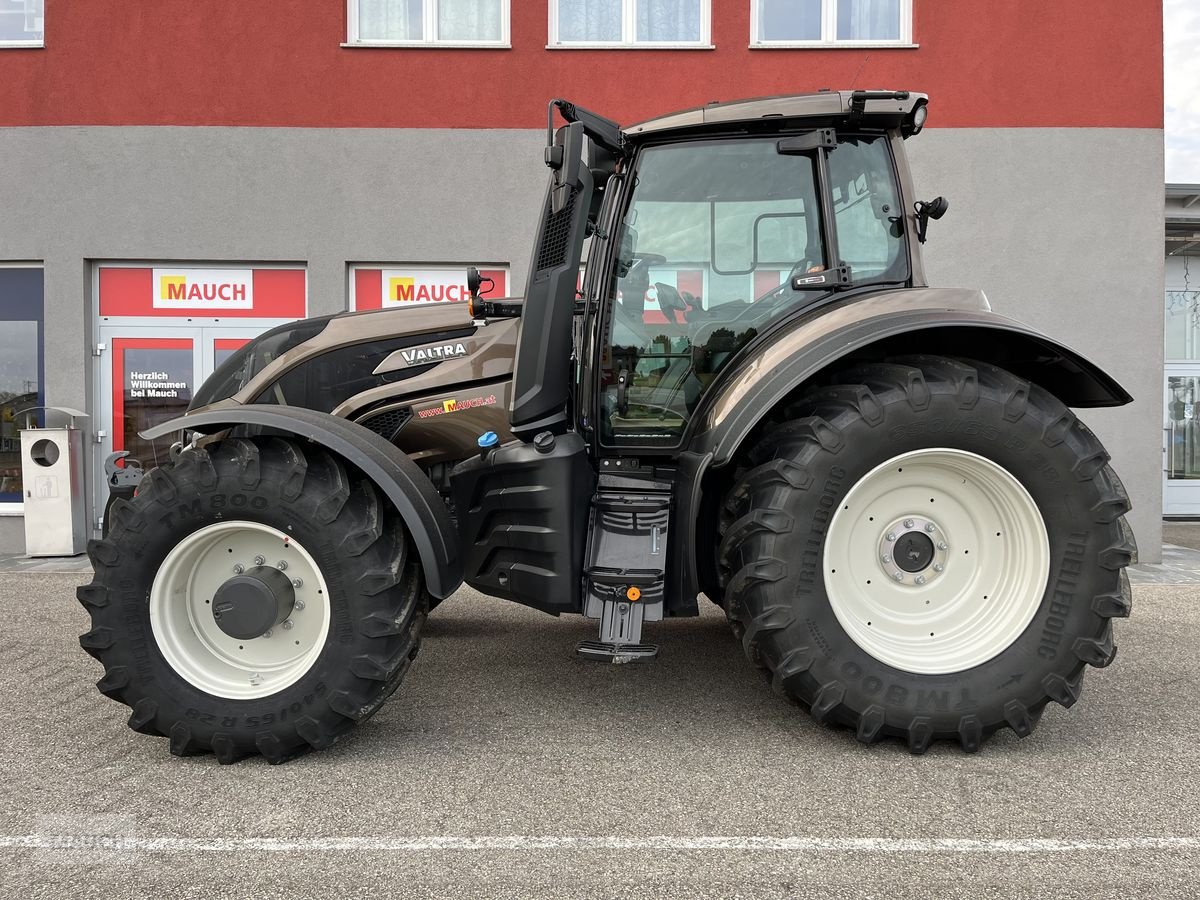 Traktor του τύπου Valtra T215 Direct, Neumaschine σε Burgkirchen (Φωτογραφία 4)