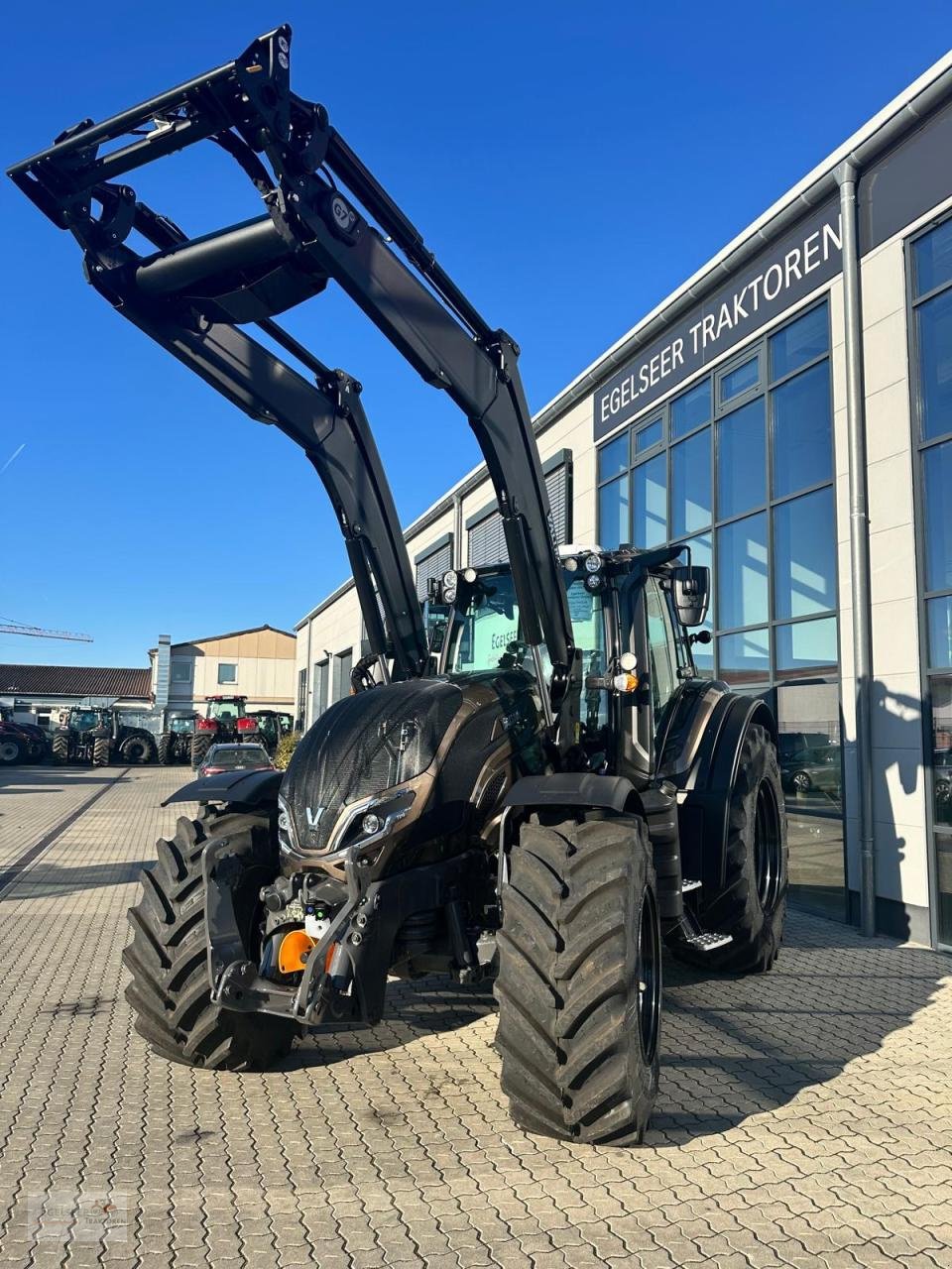 Traktor des Typs Valtra T215A, Neumaschine in Fürth / Burgfarrnbach (Bild 2)