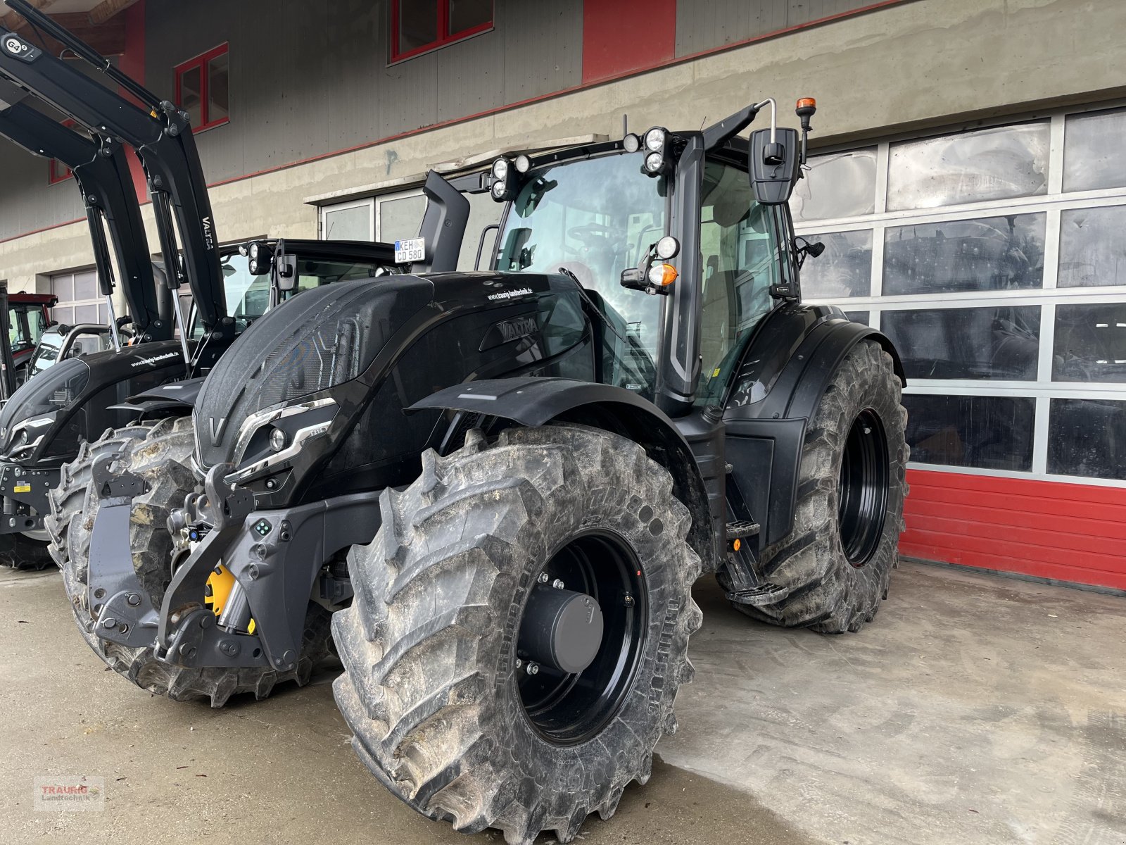 Traktor du type Valtra T215D, Neumaschine en Mainburg/Wambach (Photo 1)