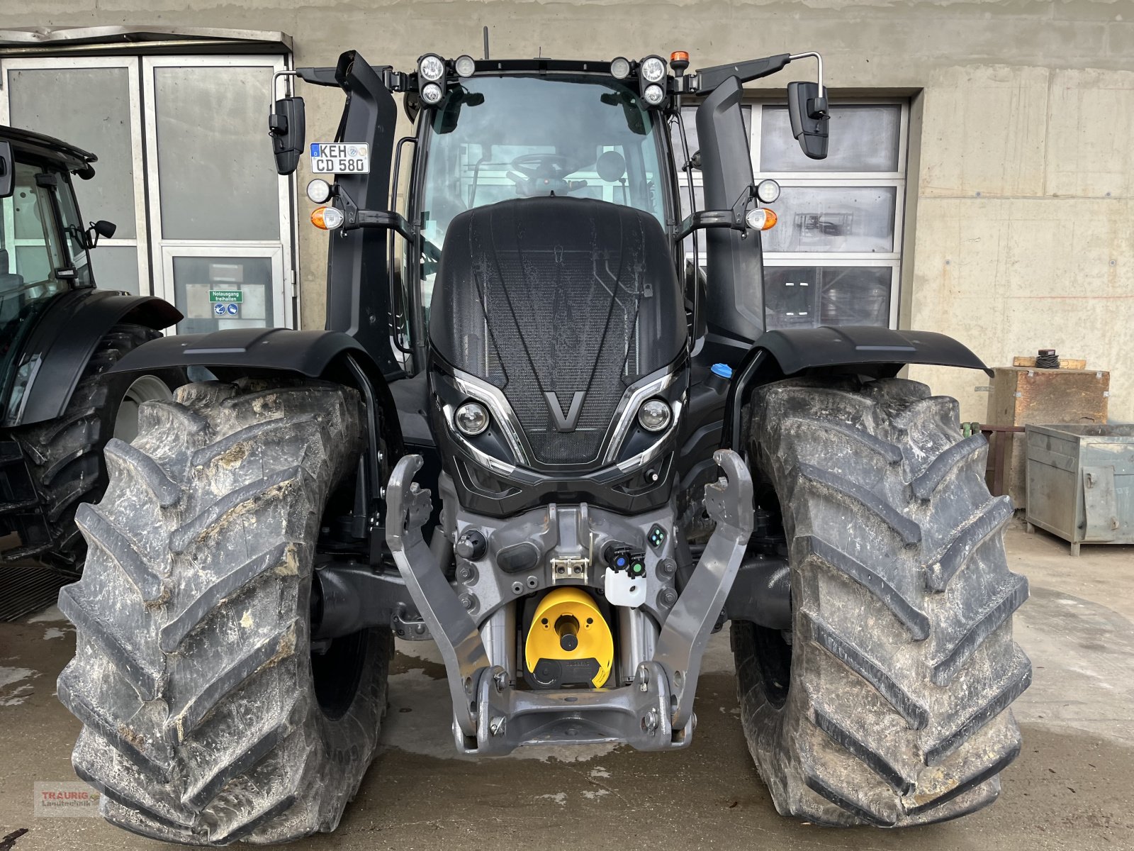 Traktor of the type Valtra T215D, Neumaschine in Mainburg/Wambach (Picture 4)