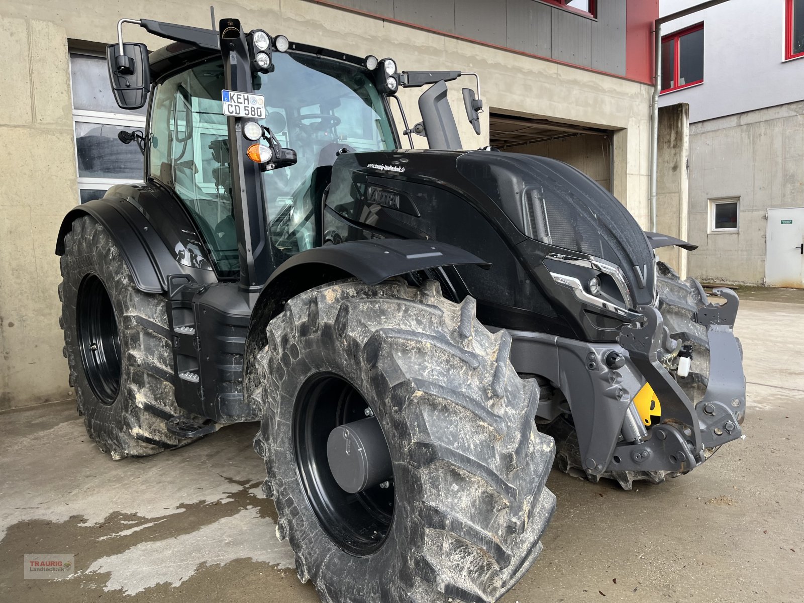 Traktor of the type Valtra T215D, Neumaschine in Mainburg/Wambach (Picture 7)