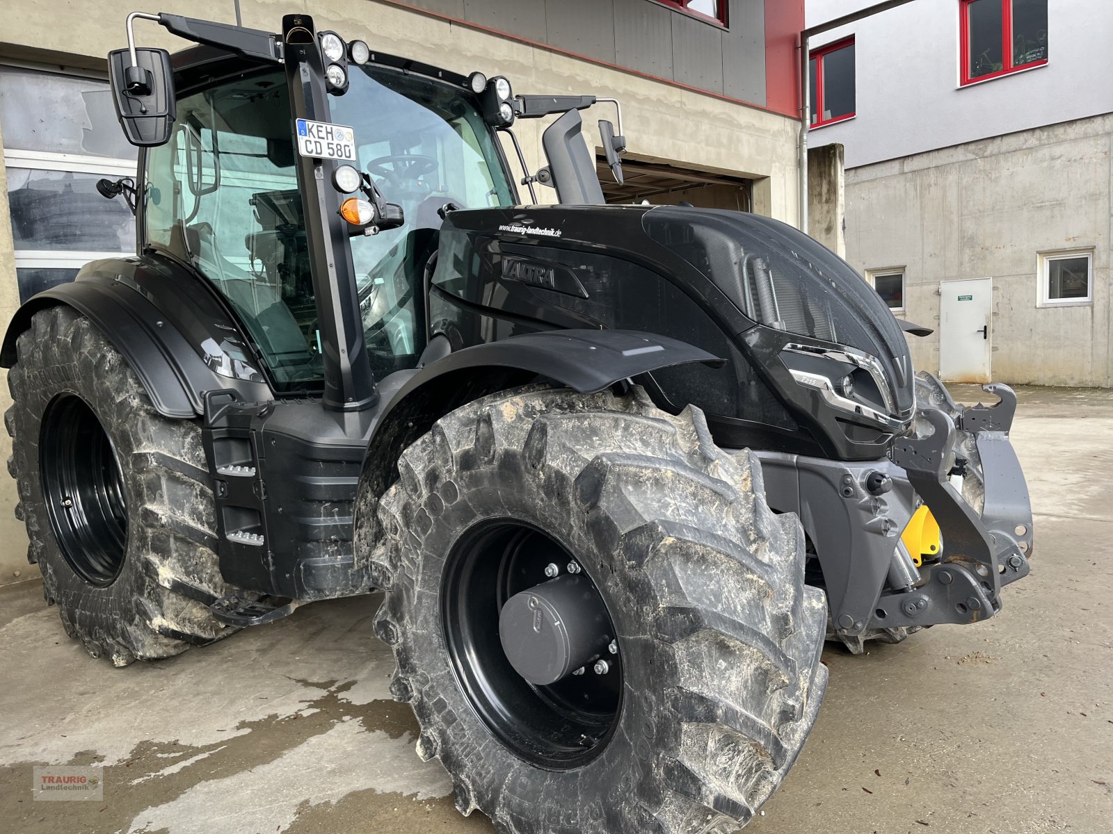 Traktor of the type Valtra T215D, Neumaschine in Mainburg/Wambach (Picture 8)