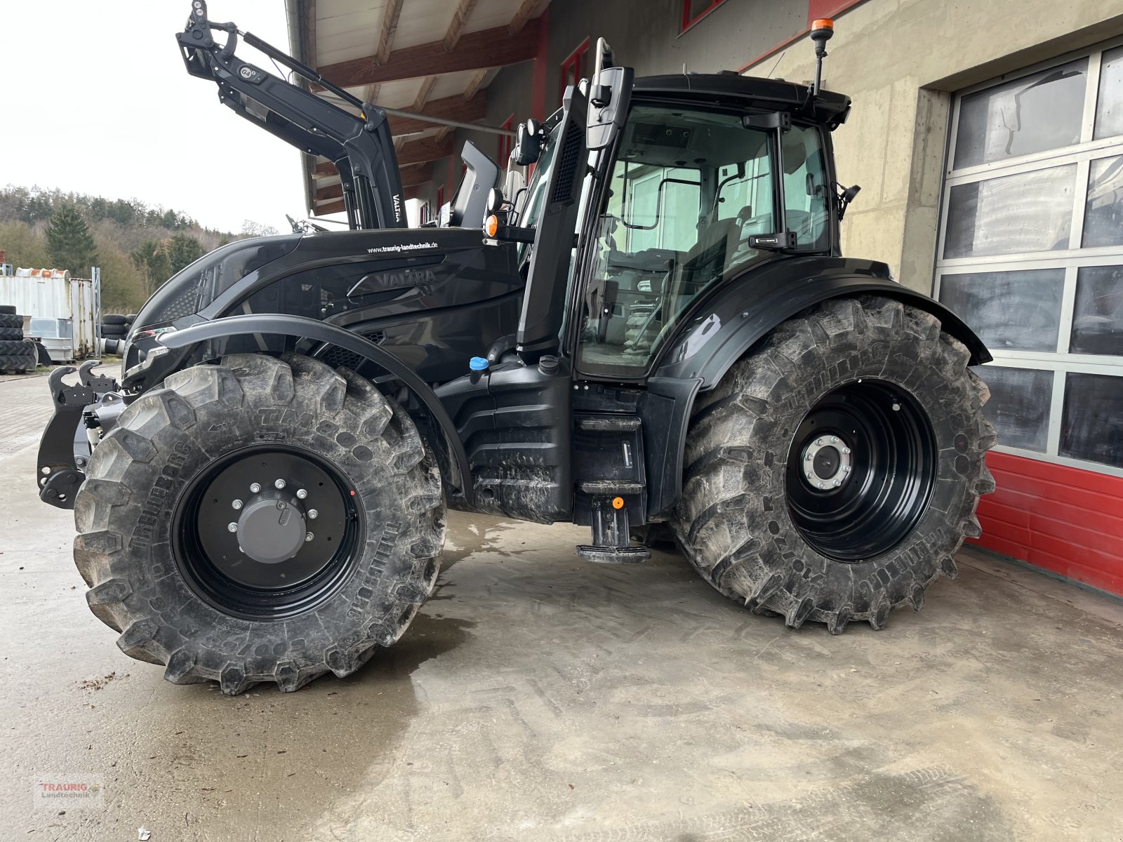 Traktor of the type Valtra T215D, Neumaschine in Mainburg/Wambach (Picture 12)