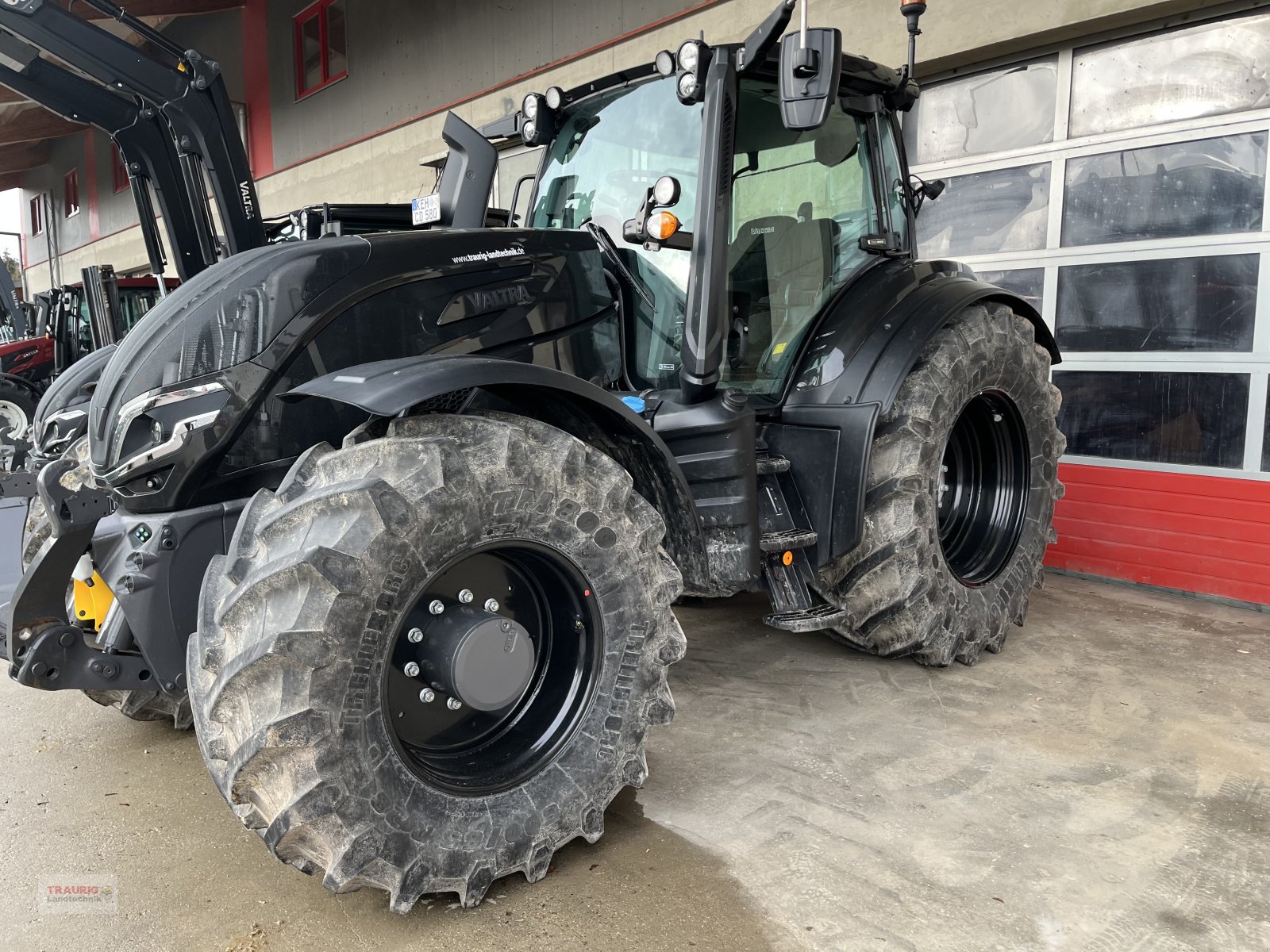 Traktor of the type Valtra T215D, Neumaschine in Mainburg/Wambach (Picture 14)