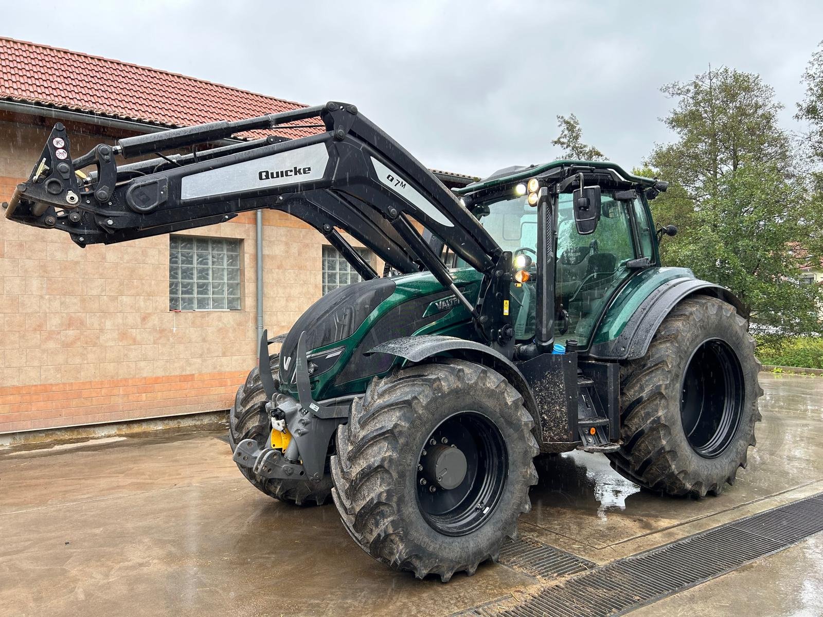 Traktor типа Valtra T234 Direct Forst, Gebrauchtmaschine в Petersberg (Фотография 1)