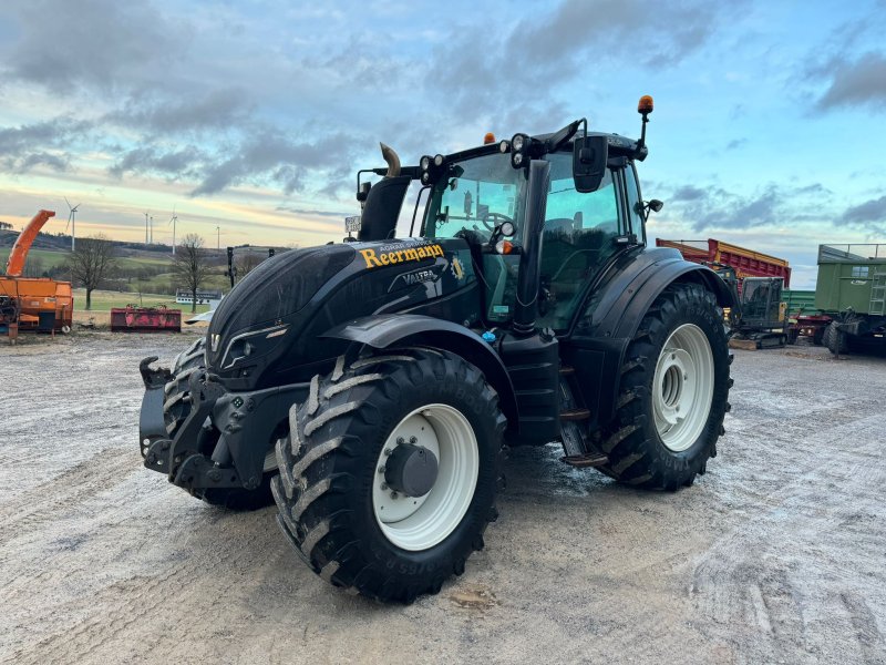 Traktor of the type Valtra T234 Direct mit Radgewichten, Gebrauchtmaschine in Brilon (Picture 1)