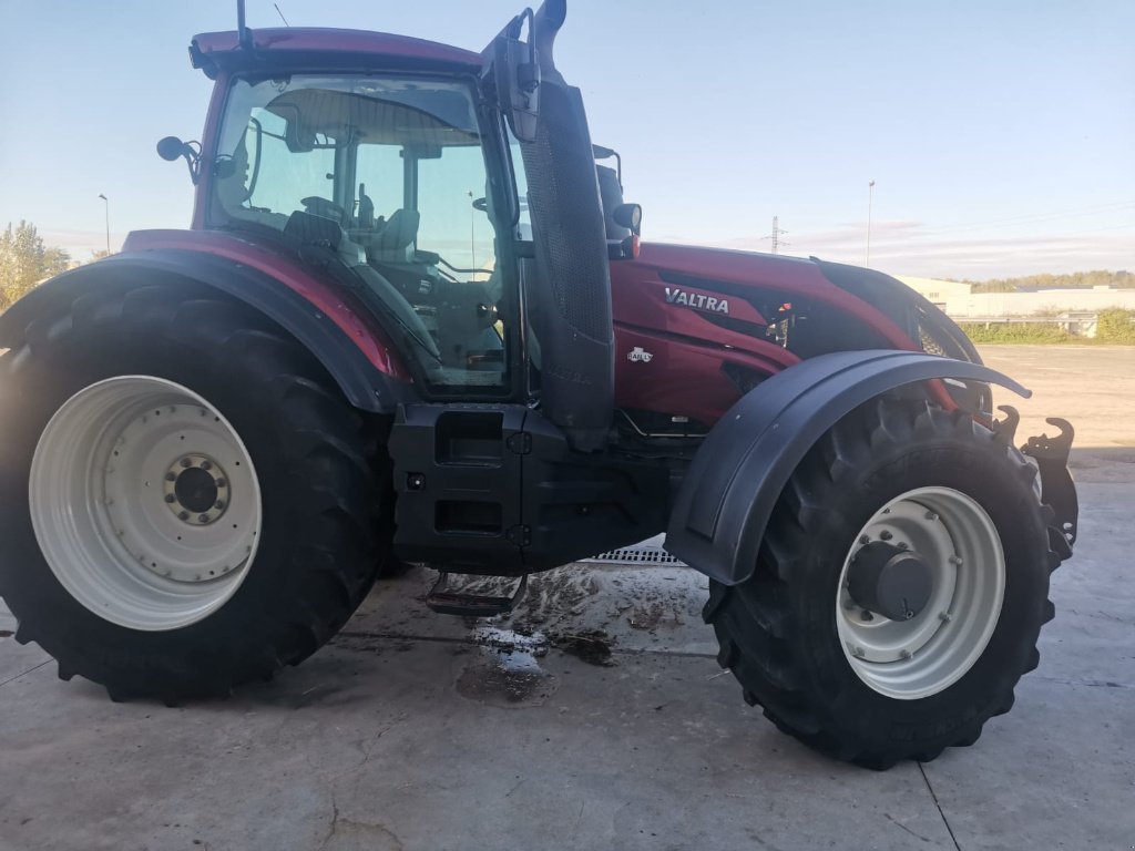 Traktor of the type Valtra T234, Gebrauchtmaschine in Marolles (Picture 4)