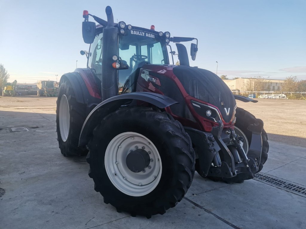 Traktor of the type Valtra T234, Gebrauchtmaschine in Marolles (Picture 10)