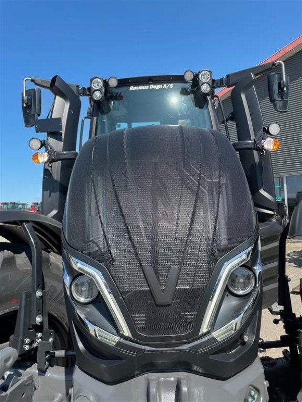 Traktor of the type Valtra T235 Direct Blacked Out, Gebrauchtmaschine in Høng (Picture 2)