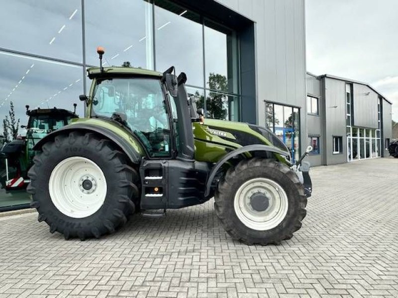 Traktor van het type Valtra T235 Direct Smart Touch Twintrac!, Gebrauchtmaschine in Marknesse (Foto 4)