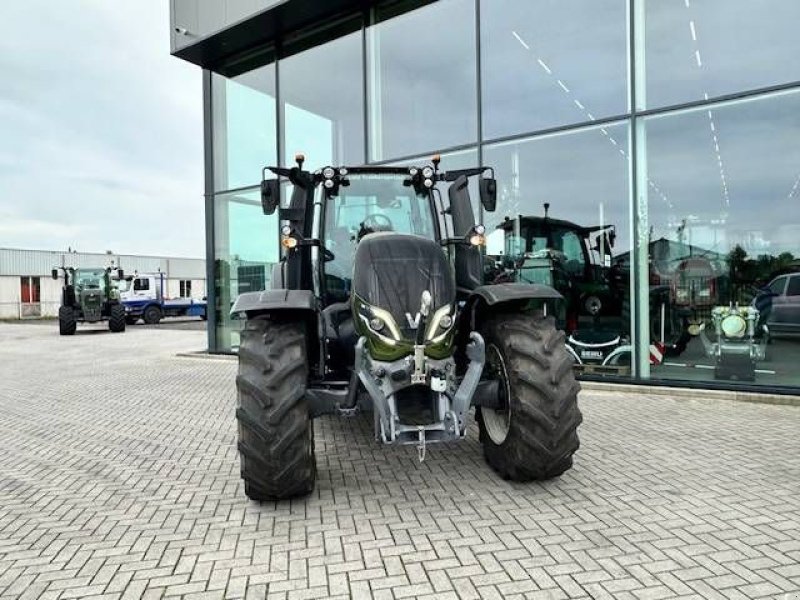 Traktor of the type Valtra T235 Direct Smart Touch Twintrac!, Gebrauchtmaschine in Marknesse (Picture 5)