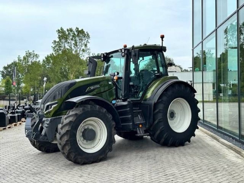 Traktor типа Valtra T235 Direct Smart Touch Twintrac!, Gebrauchtmaschine в Marknesse
