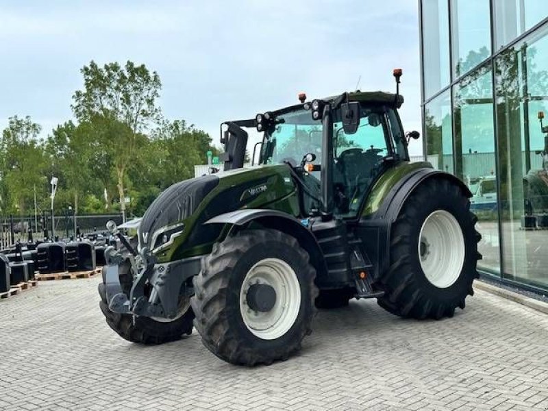 Traktor van het type Valtra T235 Direct Smart Touch Twintrac!, Gebrauchtmaschine in Marknesse (Foto 10)