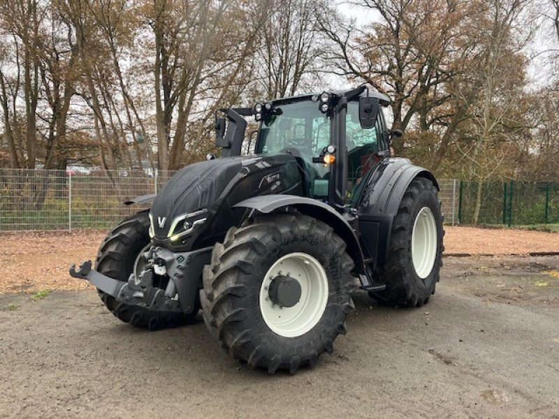 Traktor del tipo Valtra T235 V 2A1, Neumaschine en Neustadt / Orla (Imagen 1)