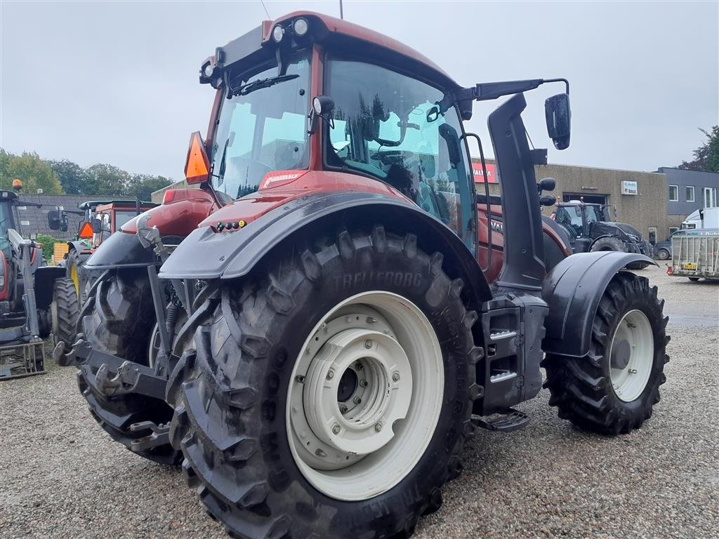 Traktor от тип Valtra T235 Versu, Gebrauchtmaschine в Gudbjerg (Снимка 4)