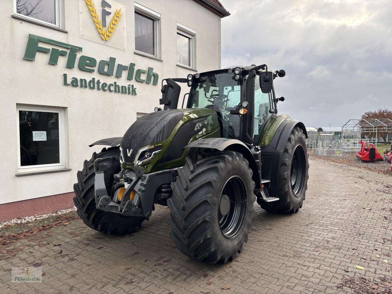 Traktor van het type Valtra T235A, Neumaschine in Bad Lausick (Foto 2)