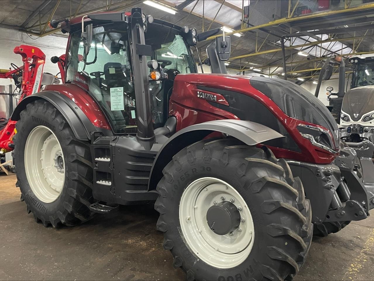 Traktor of the type Valtra T235D 2A1, Gebrauchtmaschine in Skanderborg (Picture 4)