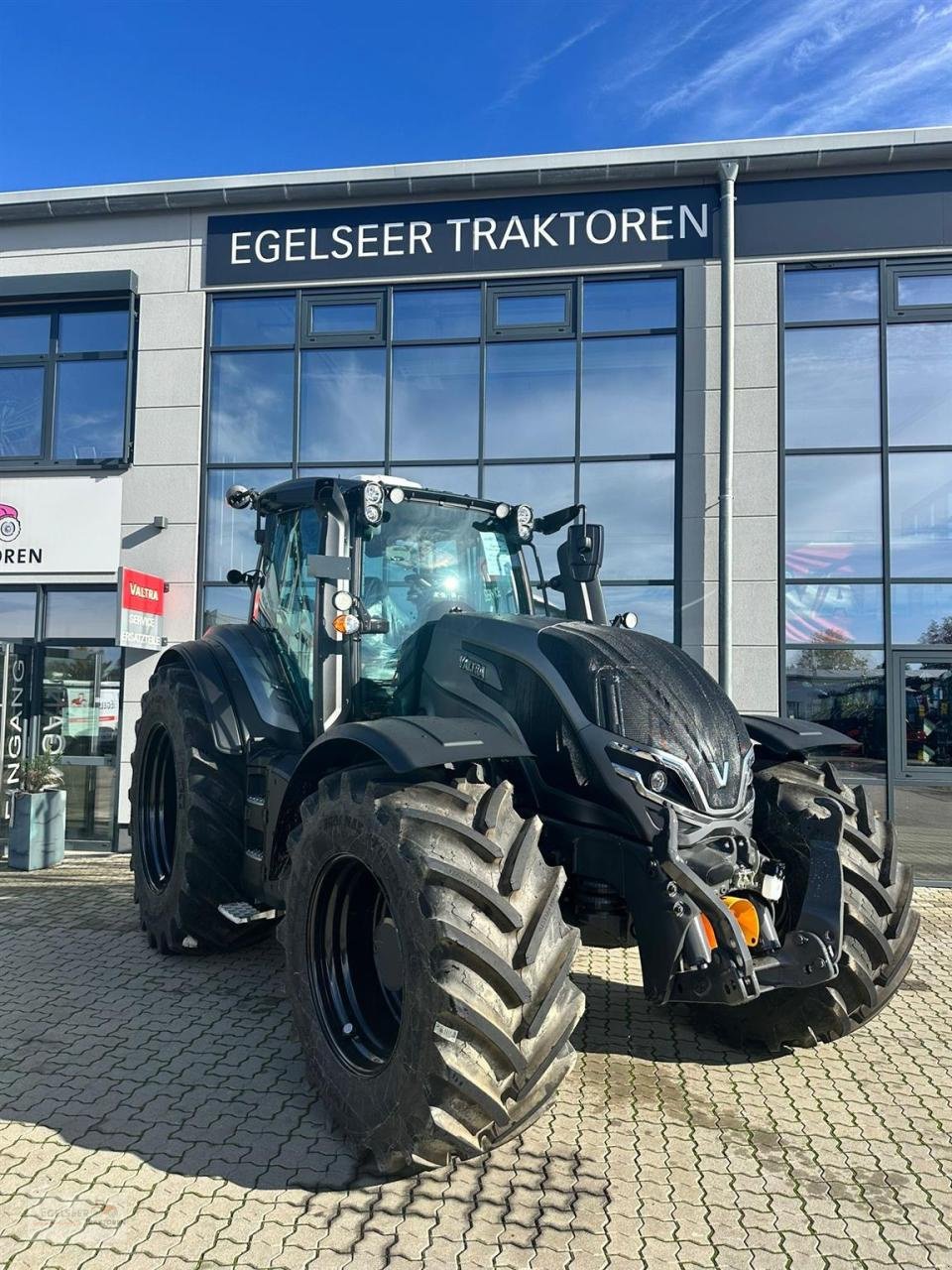 Traktor typu Valtra T235D, Neumaschine v Fürth / Burgfarrnbach (Obrázek 1)