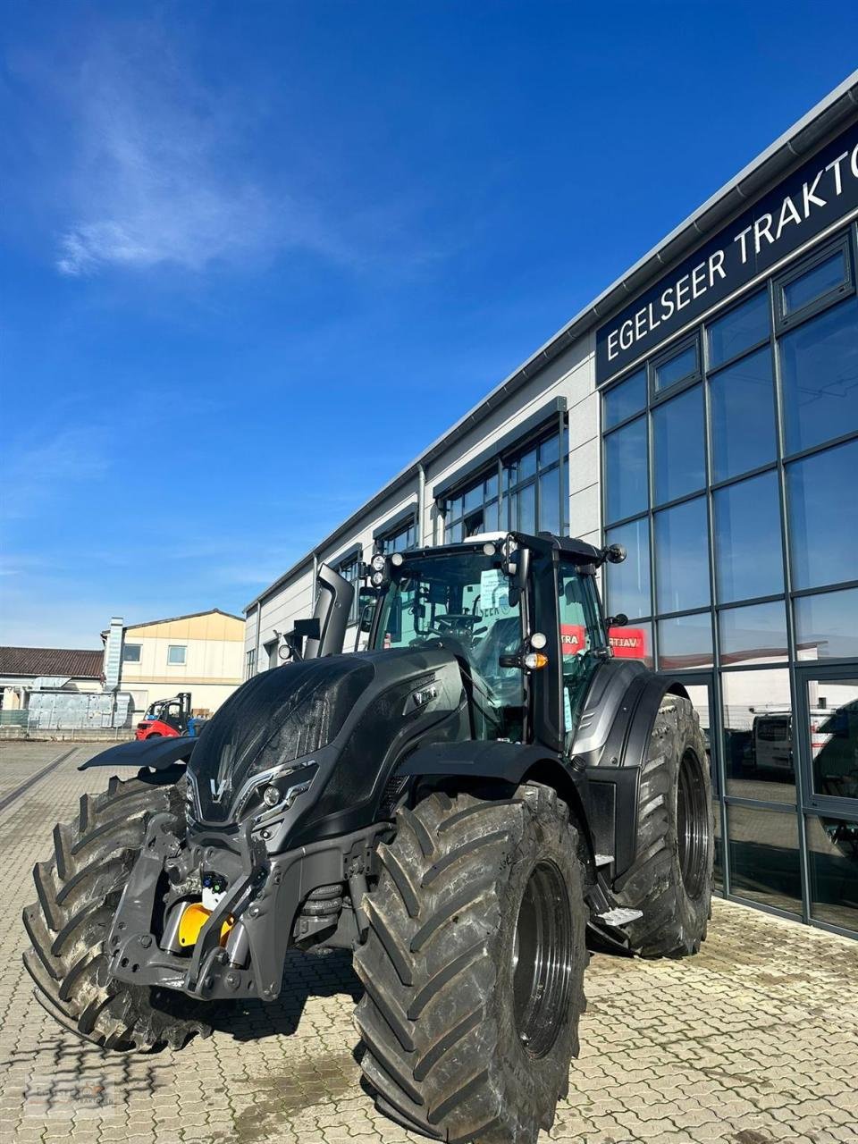 Traktor des Typs Valtra T235D, Neumaschine in Fürth / Burgfarrnbach (Bild 2)