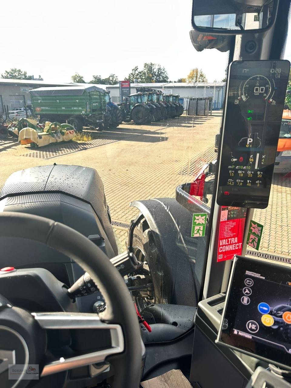 Traktor des Typs Valtra T235D, Neumaschine in Fürth / Burgfarrnbach (Bild 4)