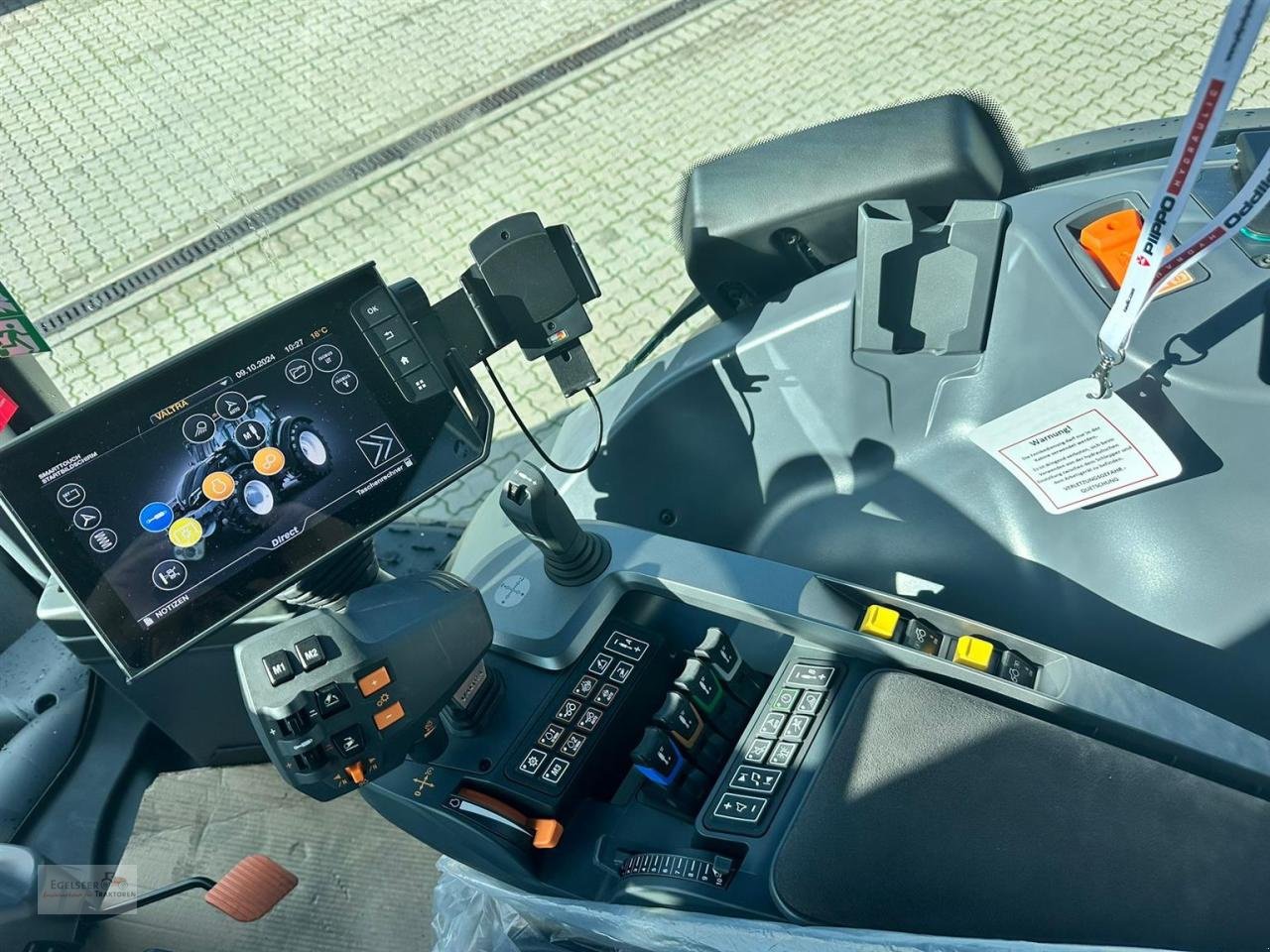 Traktor za tip Valtra T235D, Neumaschine u Fürth / Burgfarrnbach (Slika 8)