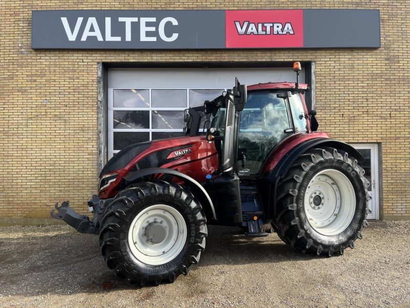 Traktor of the type Valtra T235V ST E5, Gebrauchtmaschine in Egtved (Picture 1)