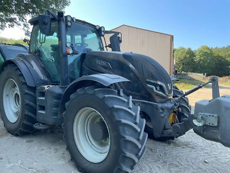 Traktor от тип Valtra T235V, Gebrauchtmaschine в Carcassonne (Снимка 1)