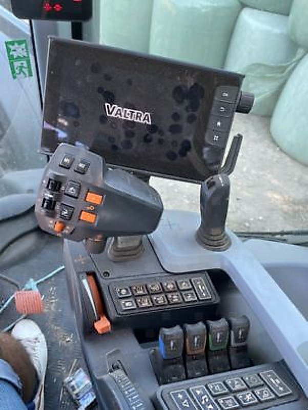 Traktor typu Valtra T235V, Gebrauchtmaschine v Revel (Obrázek 4)