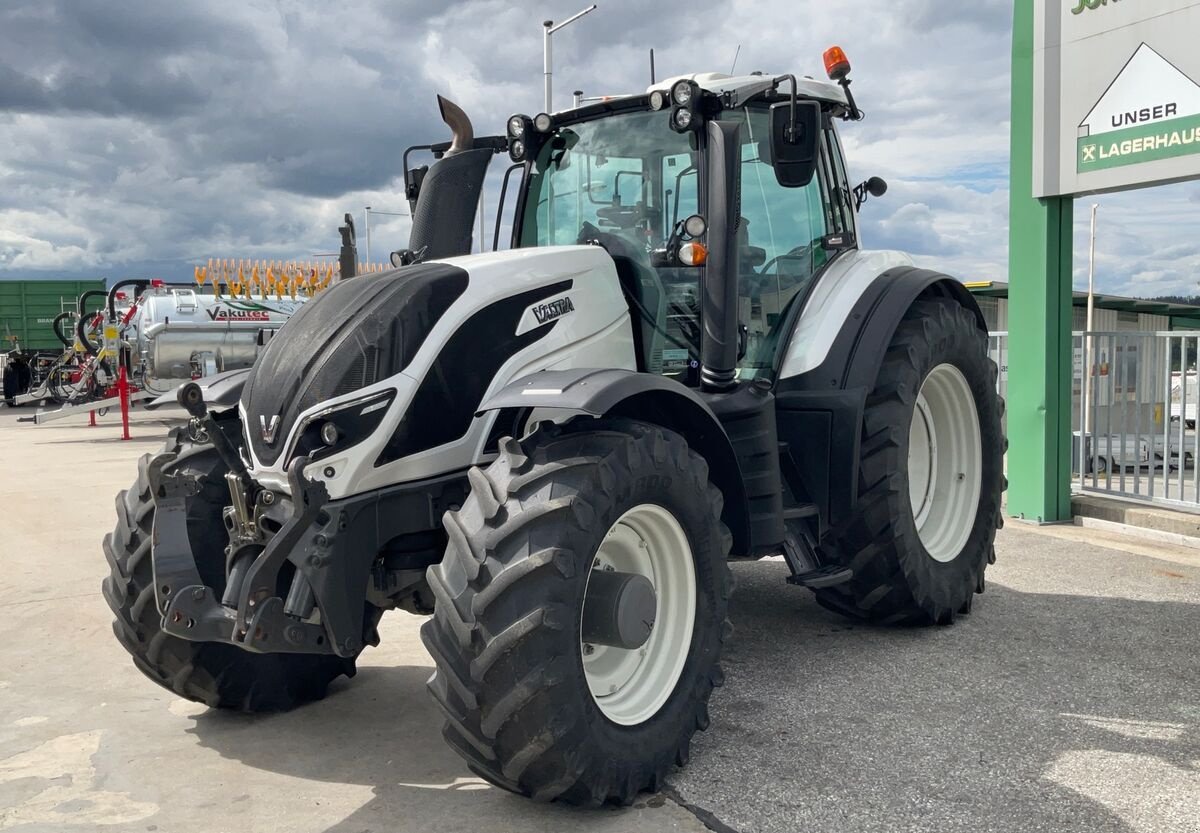 Traktor des Typs Valtra T254 Versu, Gebrauchtmaschine in Zwettl (Bild 1)