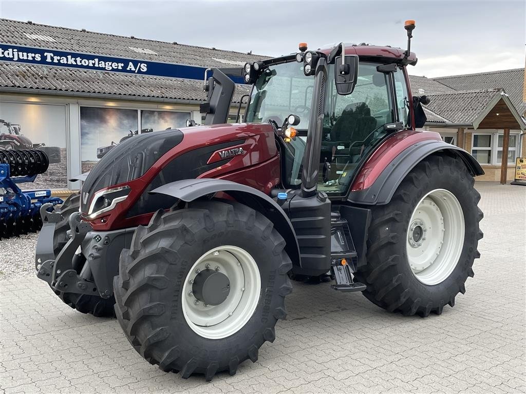 Traktor des Typs Valtra T255 Versu, Gebrauchtmaschine in Nimtofte (Bild 1)