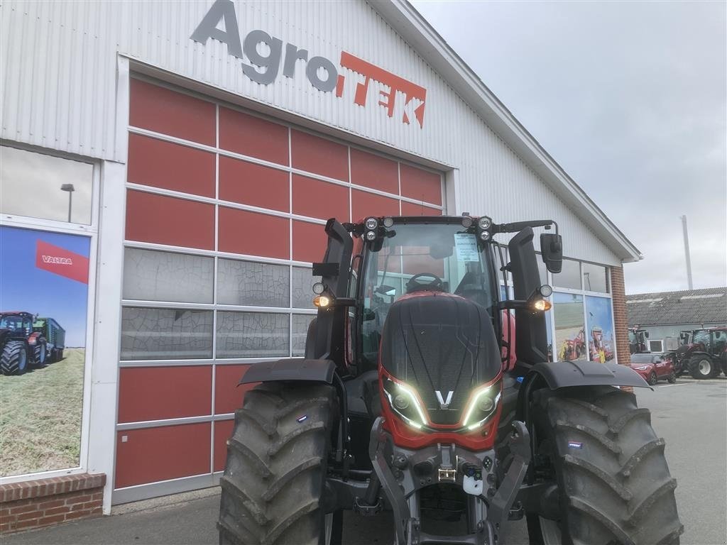 Traktor a típus Valtra T255A Twintrac LED lyspakke og GPS, Gebrauchtmaschine ekkor: Hobro (Kép 1)