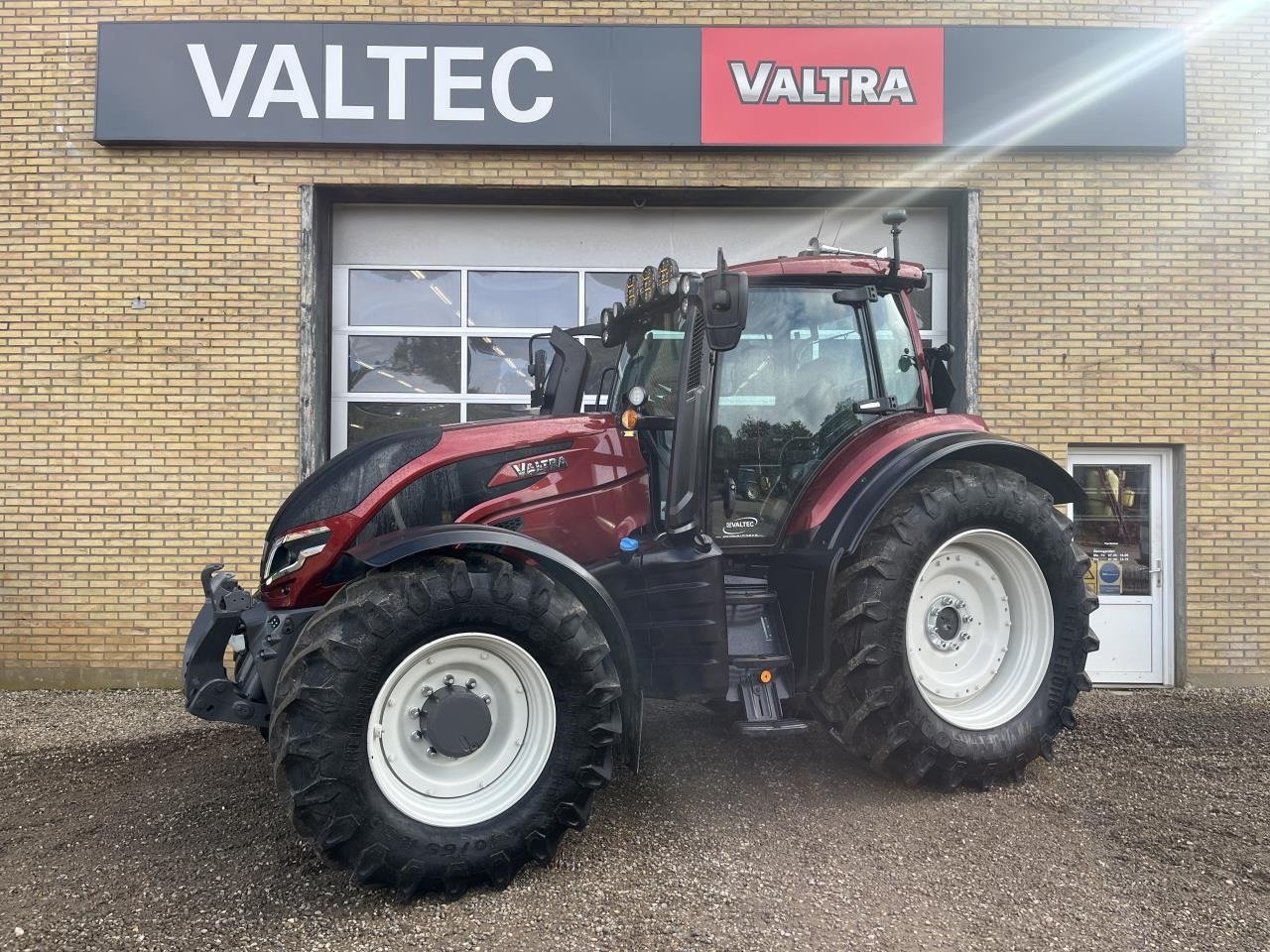 Traktor typu Valtra T255V 2A1, Gebrauchtmaschine w Egtved (Zdjęcie 1)