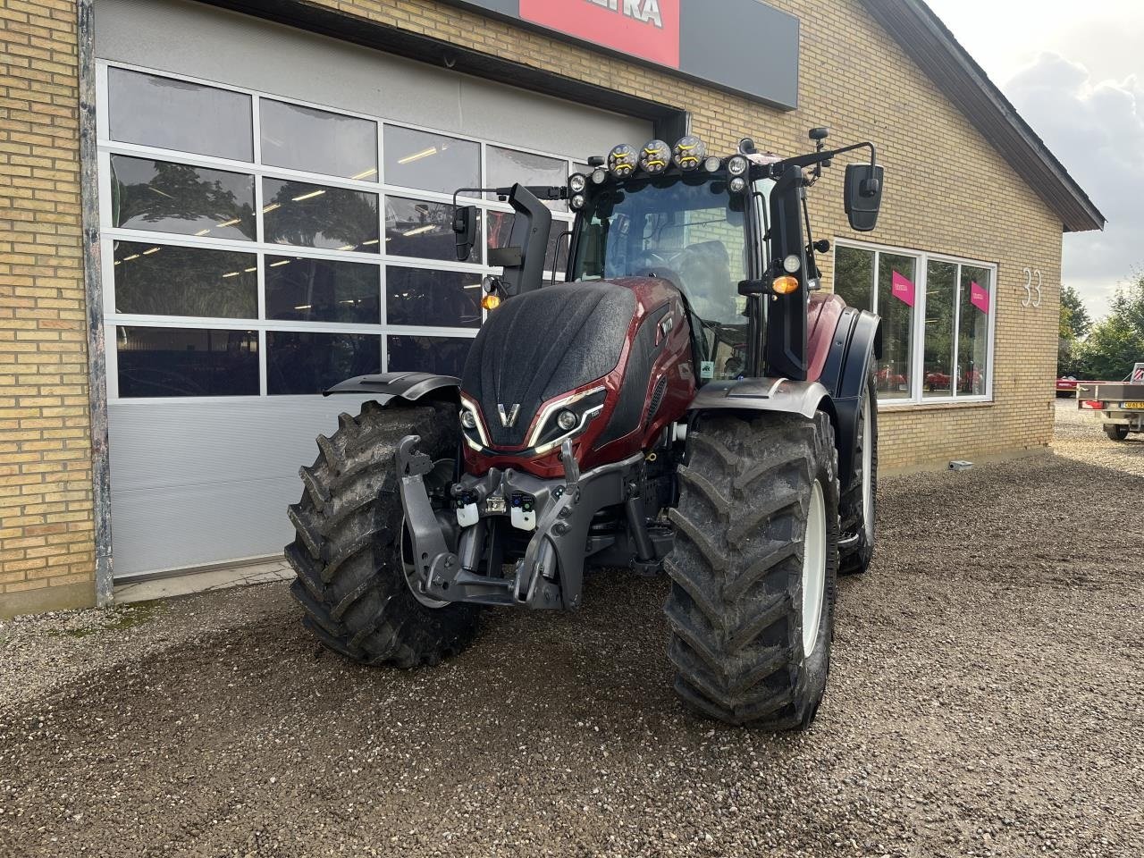 Traktor van het type Valtra T255V 2A1, Gebrauchtmaschine in Egtved (Foto 2)