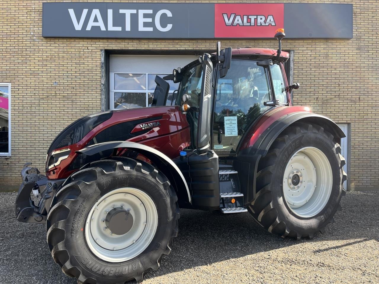 Traktor типа Valtra T255V 2A1, Gebrauchtmaschine в Egtved (Фотография 1)