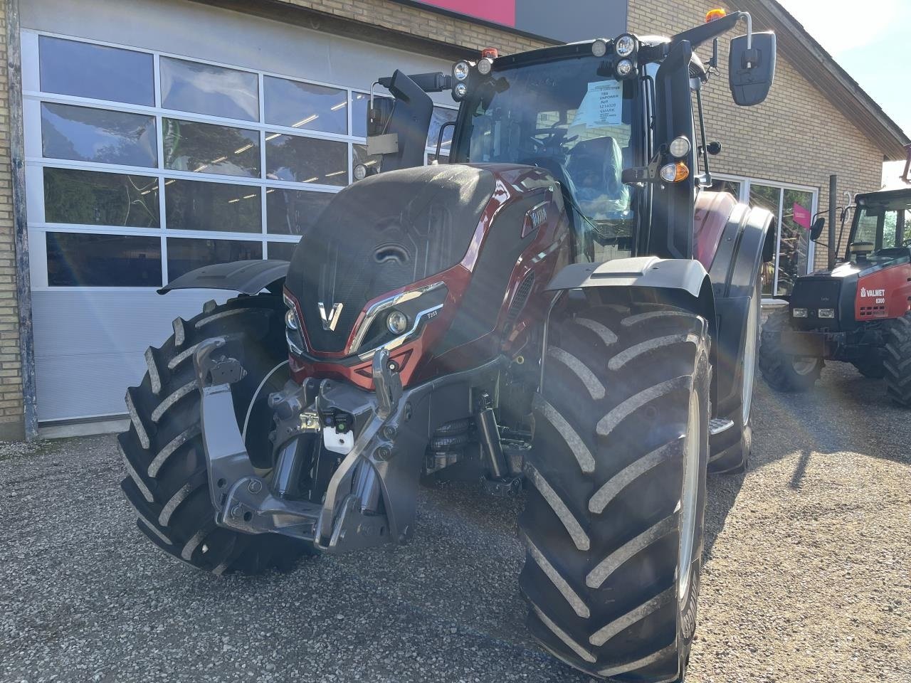 Traktor of the type Valtra T255V 2A1, Gebrauchtmaschine in Egtved (Picture 6)