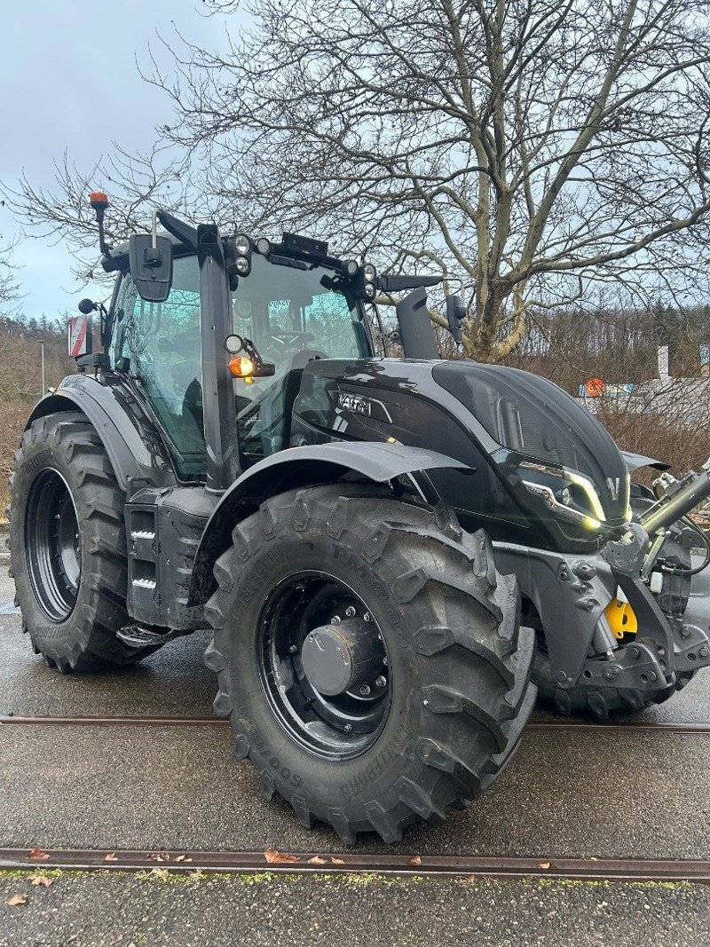 Traktor typu Valtra T255V, Ausstellungsmaschine v Schaffhausen (Obrázek 3)