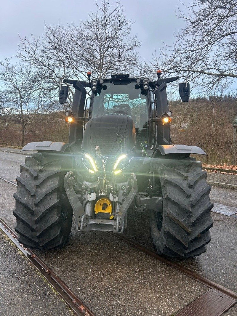 Traktor typu Valtra T255V, Ausstellungsmaschine v Schaffhausen (Obrázek 2)