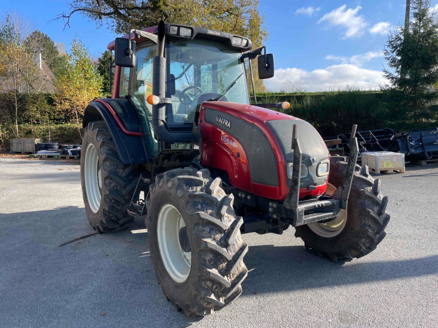 Traktor des Typs Valtra Tracteur agricole N101 Valtra, Gebrauchtmaschine in LA SOUTERRAINE (Bild 2)