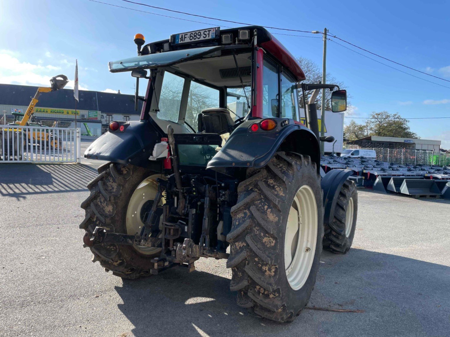 Traktor des Typs Valtra Tracteur agricole N101 Valtra, Gebrauchtmaschine in LA SOUTERRAINE (Bild 4)