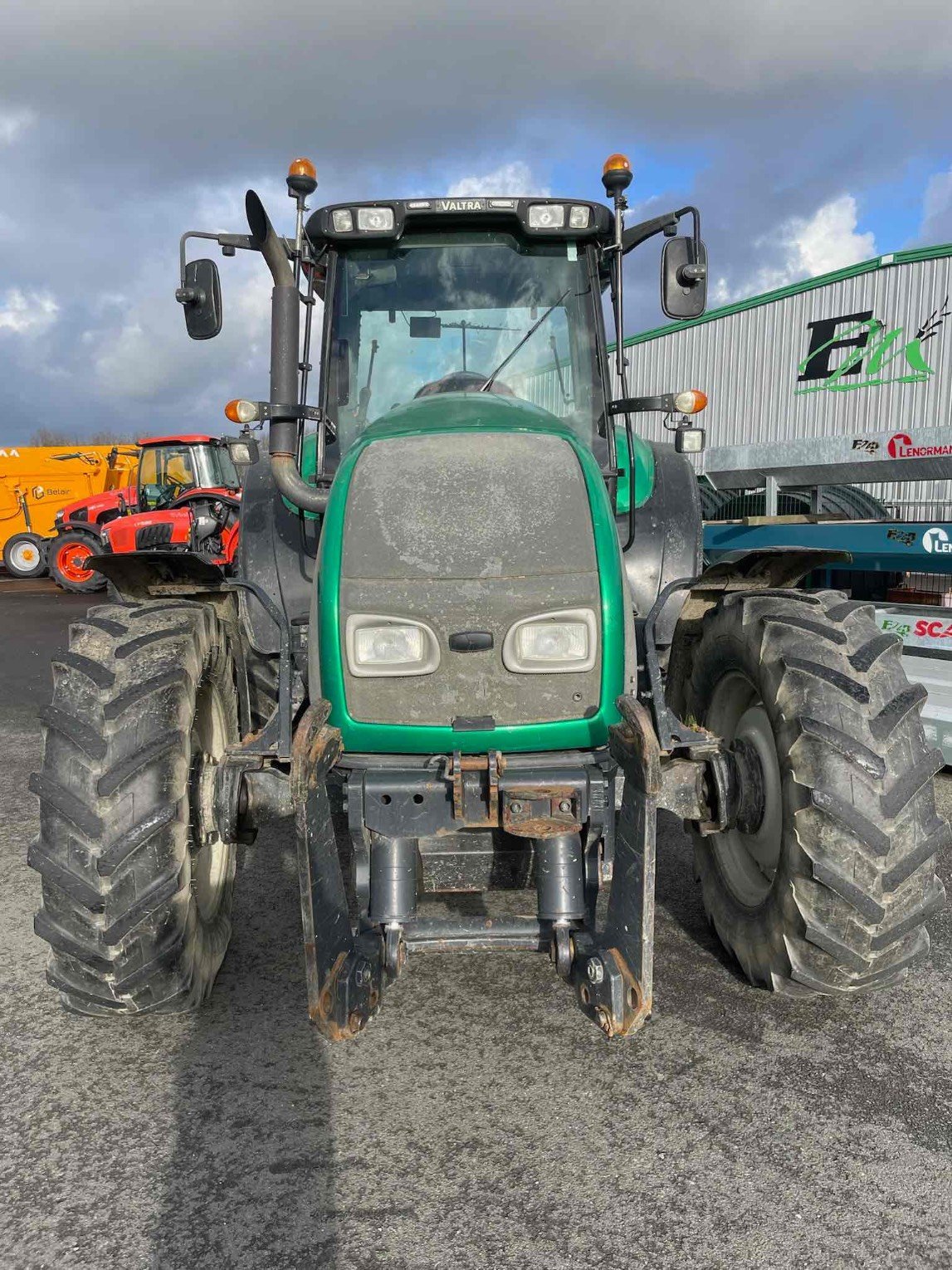 Traktor del tipo Valtra Tracteur agricole T140 4RM Valtra, Gebrauchtmaschine In SAINT CLAIR SUR ELLE (Immagine 3)