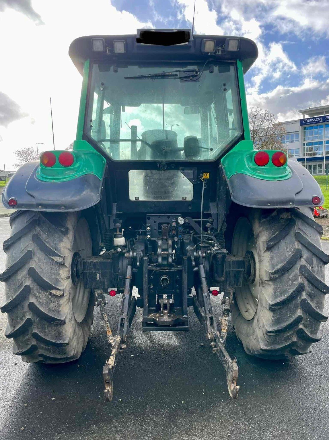 Traktor типа Valtra Tracteur agricole T140 4RM Valtra, Gebrauchtmaschine в SAINT CLAIR SUR ELLE (Фотография 2)