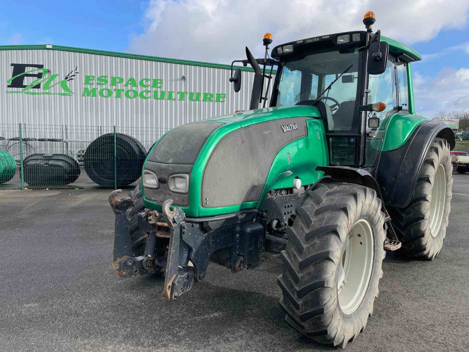 Traktor del tipo Valtra Tracteur agricole T140 4RM Valtra, Gebrauchtmaschine en SAINT CLAIR SUR ELLE (Imagen 1)