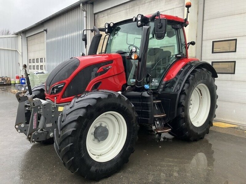 Traktor del tipo Valtra TRACTEUR N 154 E, Gebrauchtmaschine In Feurs (Immagine 1)