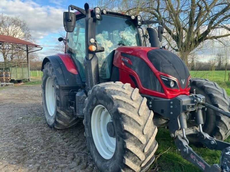 Traktor типа Valtra TRACTEUR N 154 E, Gebrauchtmaschine в Feurs (Фотография 1)