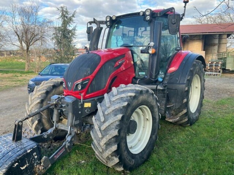 Traktor du type Valtra TRACTEUR N 154 E, Gebrauchtmaschine en Feurs (Photo 2)