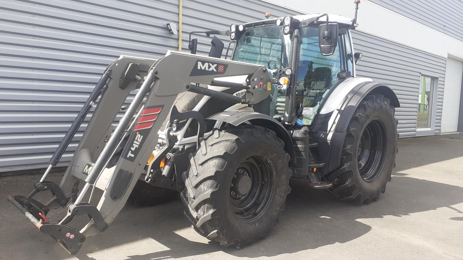 Traktor du type Valtra TRACTEUR OCC, Gebrauchtmaschine en Les Touches (Photo 1)