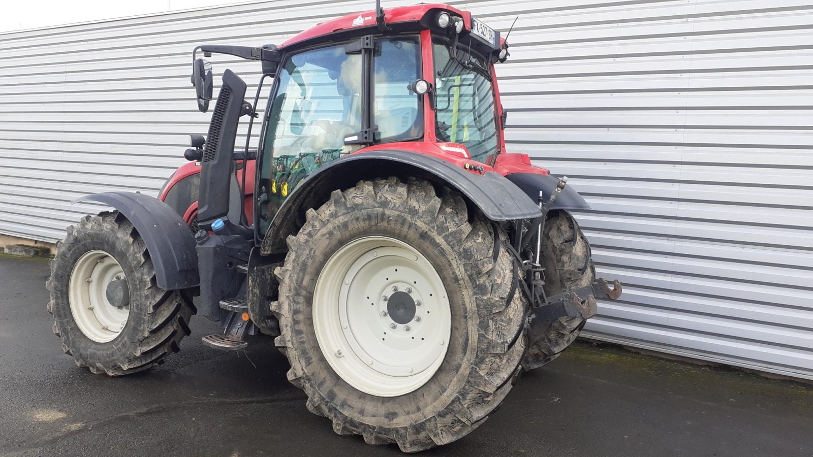 Traktor tip Valtra TRACTEUR OCC, Gebrauchtmaschine in Les Touches (Poză 3)