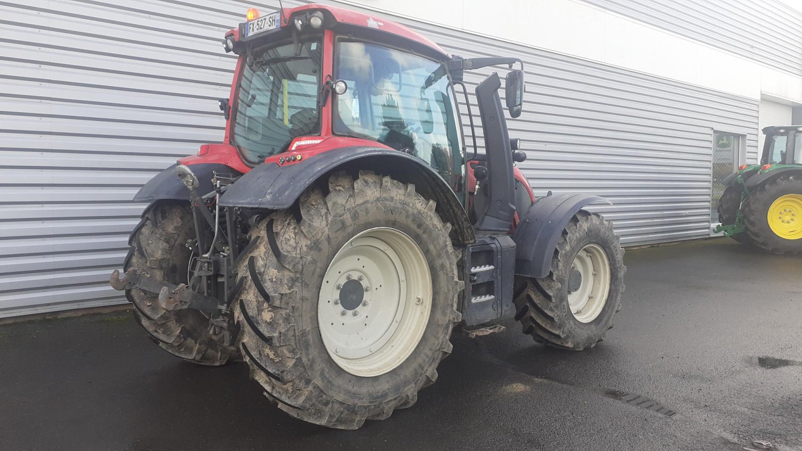 Traktor tip Valtra TRACTEUR OCC, Gebrauchtmaschine in Les Touches (Poză 2)