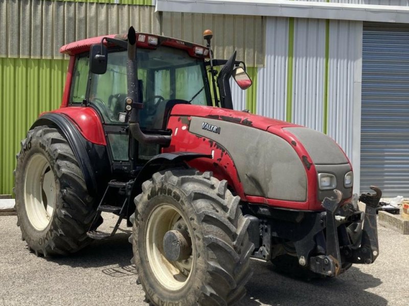 Traktor of the type Valtra tracteur t 180, Gebrauchtmaschine in ST ANDIOL (Picture 1)