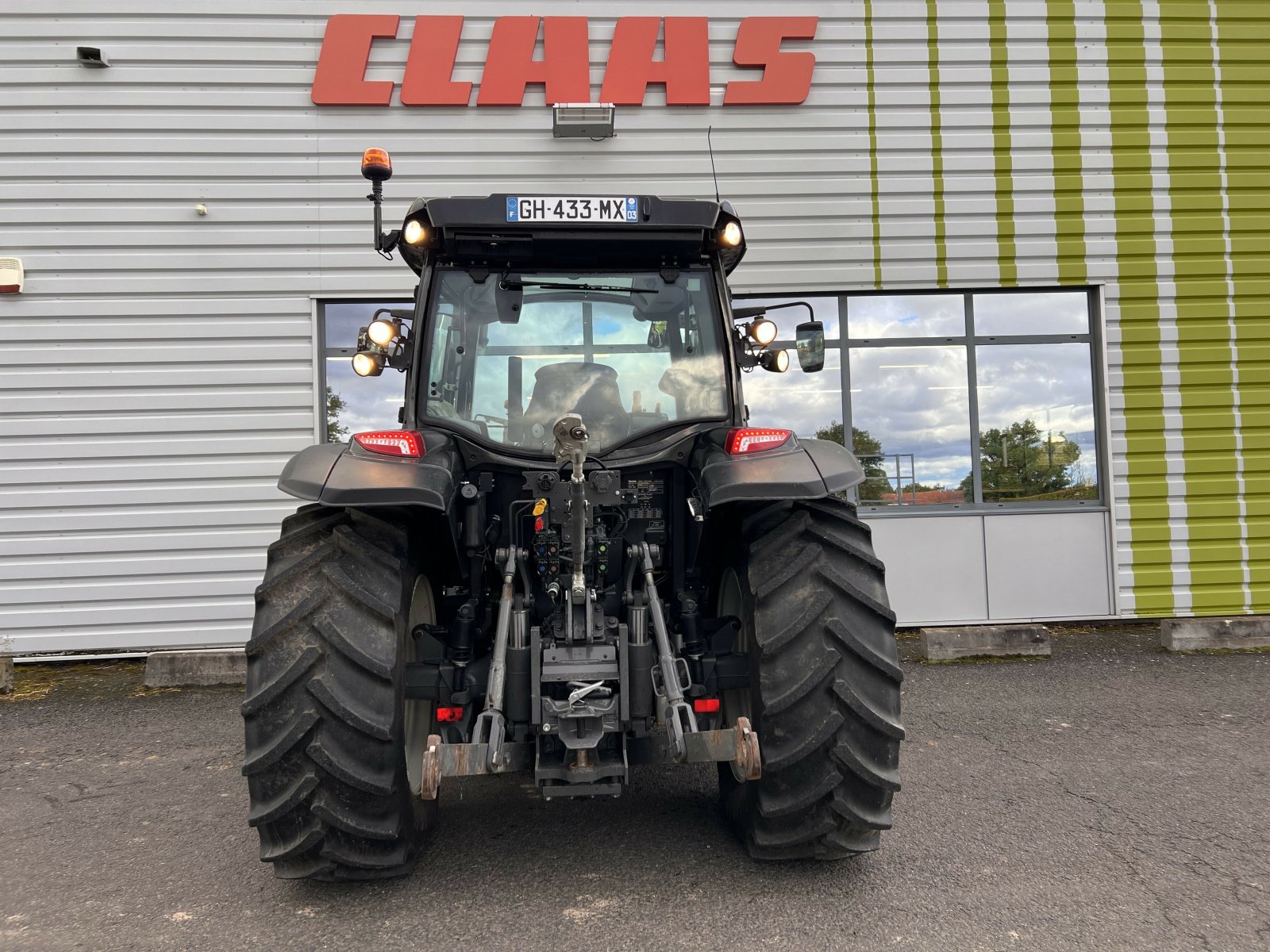 Traktor Türe ait Valtra TRACTEUR VALTRA G105, Gebrauchtmaschine içinde Gannat (resim 4)